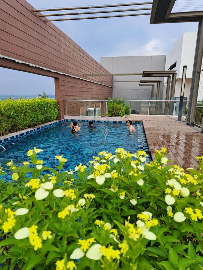 Woodsbury Suites Ikea House Butterworth Penang Esterno foto